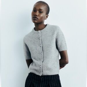 KNIT CARDIGAN WITH SHORT SLEEVES
MID-GRAY 0/5536/003/809/04